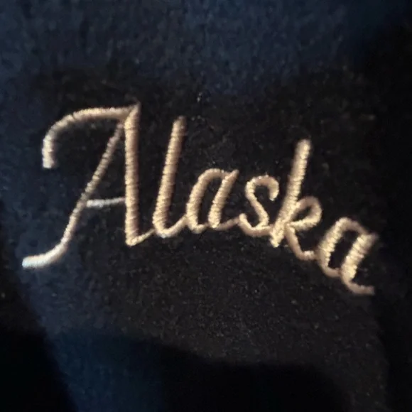 054. Alaskan Tongass Outdoor Outfitters Mens Navy/Cream Reversible Hooded Jacket - Picture 2 of 6